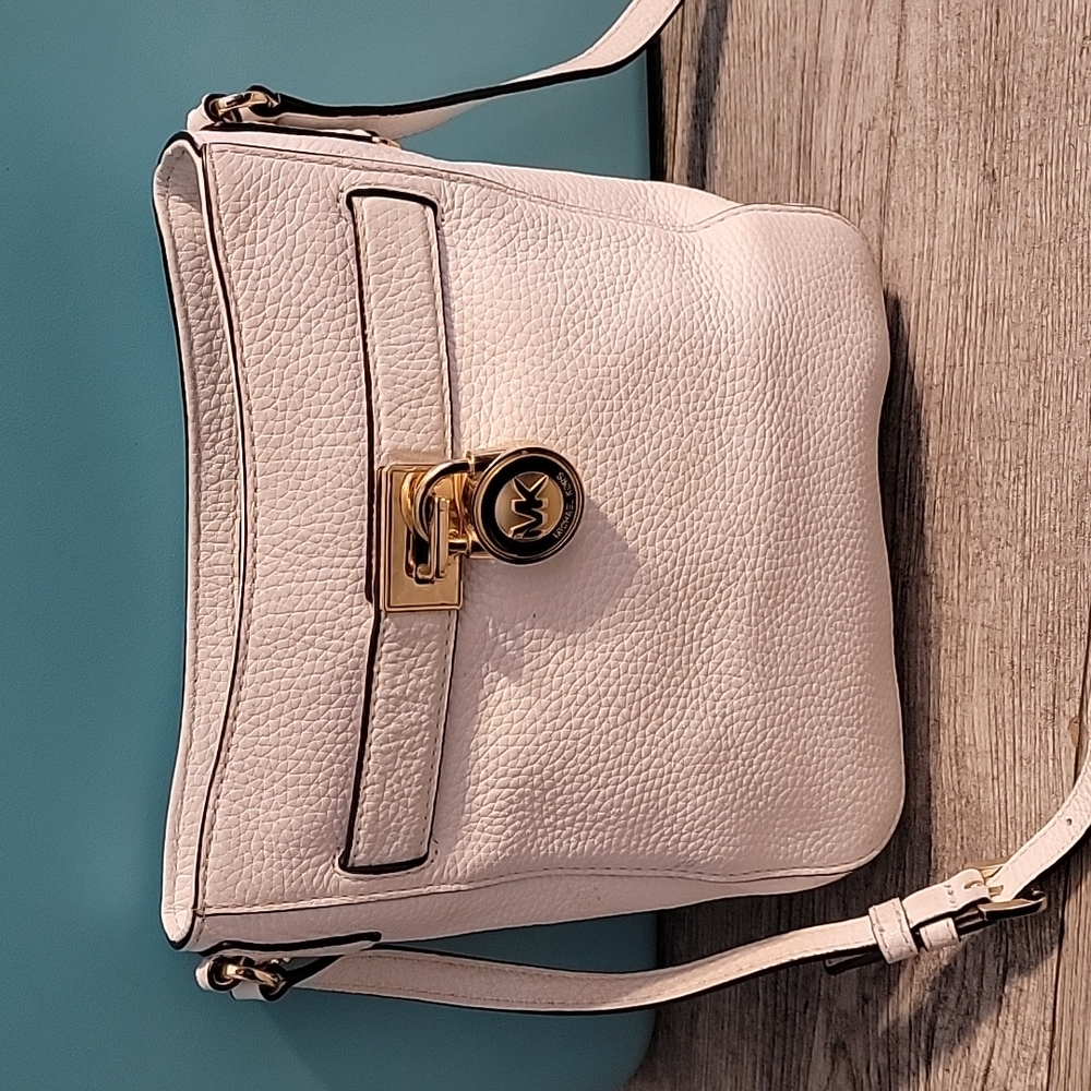 White micheal kors purse